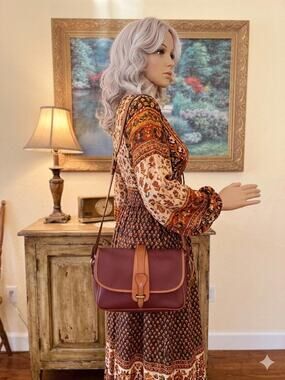 DOONEY and BOURKE AWL pocket equestrian Burgundy crossbody/shoulder bag P125